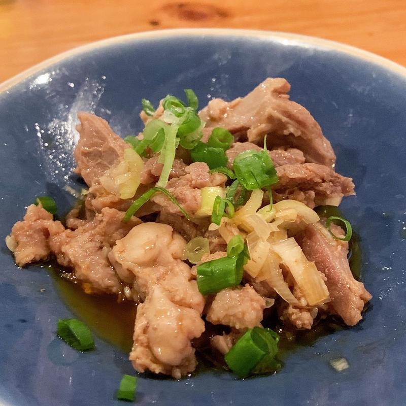 ヤギすじ山椒ラー油和え(大衆酒場 魚仁)