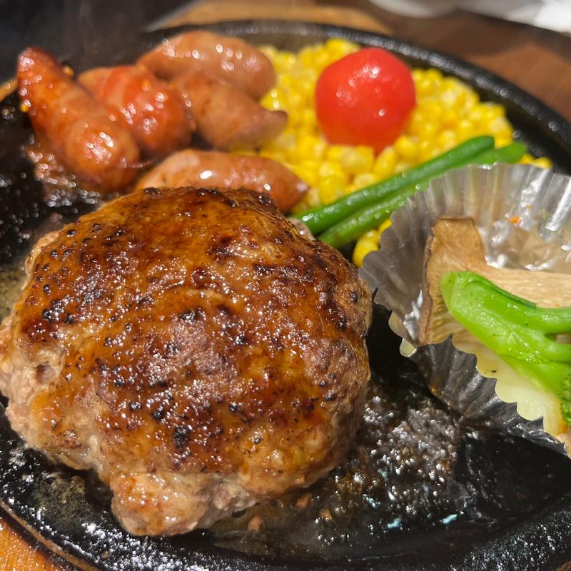 手作りウインナーとのハンバーグ(万両 肥後橋店 （マンリョウ）)