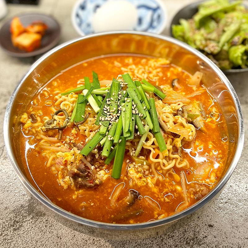 ユッケジャンラーメン(焼肉・韓国料理 MUGEN)