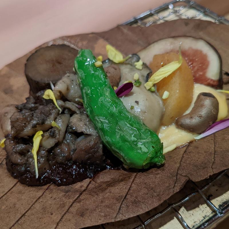 地鶏・牡蠣の朴葉焼き(おぶね )