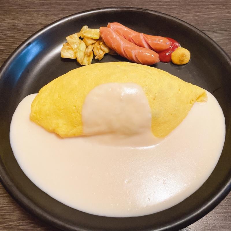 きのこの和風オムライス　クリームソース~ソーセージ添え~(北極星 心斎橋本店)