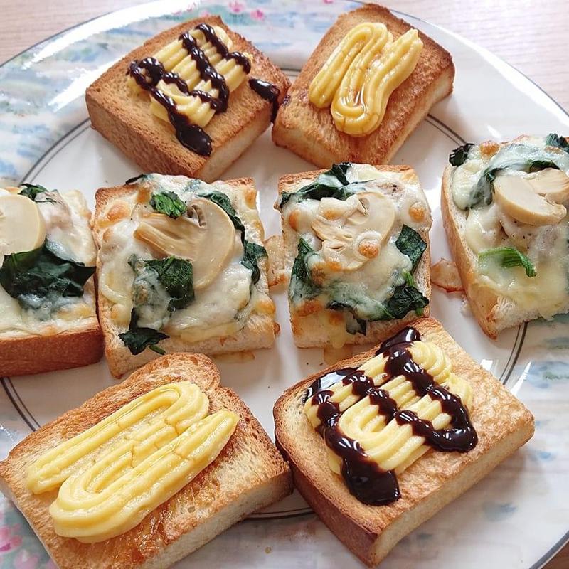 鶏肉とほうれん草&カスタードクリームのオープンサンド(LUNAcafe)