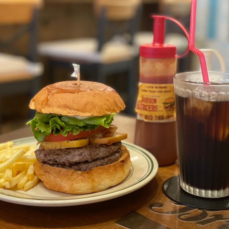 スモークチーズバーガー(C. B. Diner Johson)