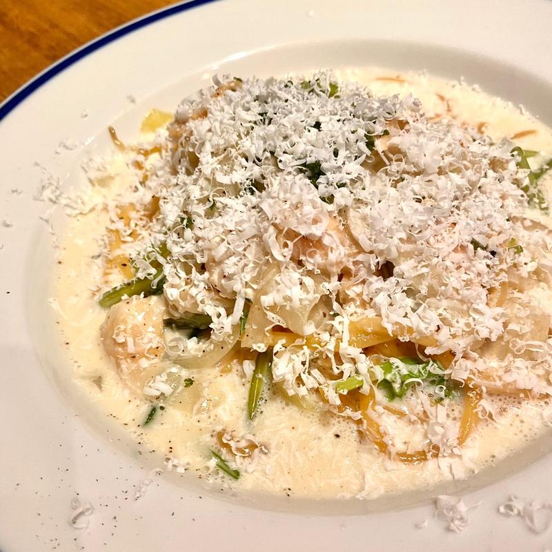 自家製スモークサーモンとほうれん草のクリームソース スパゲットーニ(パスタバル スプーニャ)