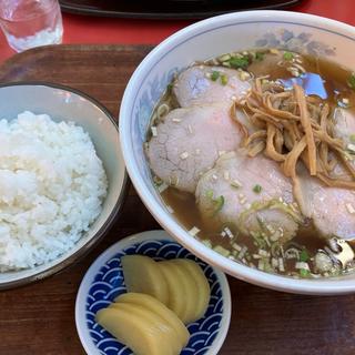 チャーシュー麺+半ライス(廬山)