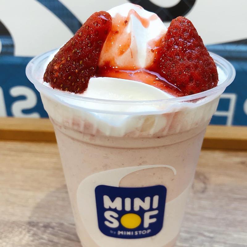 のむソフトクリームパフェ いちご(ミニソフ(MINISOF))