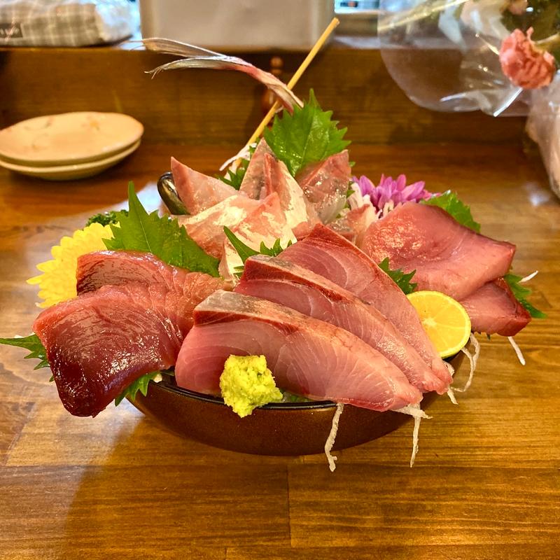 刺身4種盛り(キメジマグロ、アジ、カツオ、ハマチ)(夢鶏屋)