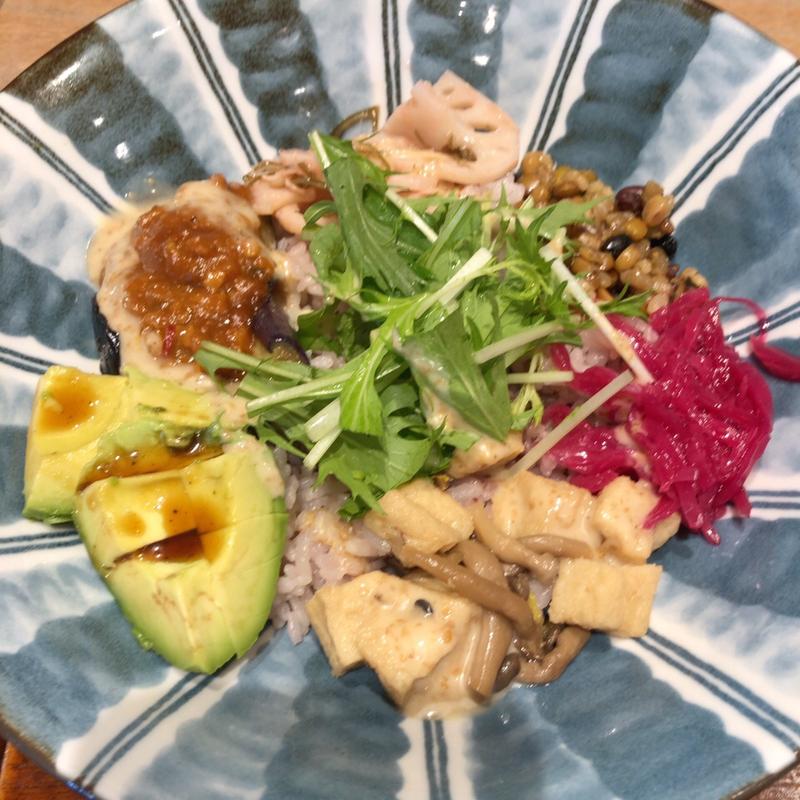 30品目のバランスブッダボウル(お味噌汁付き)(和カフェ Tsumugi ジョイナステラス二俣川店)