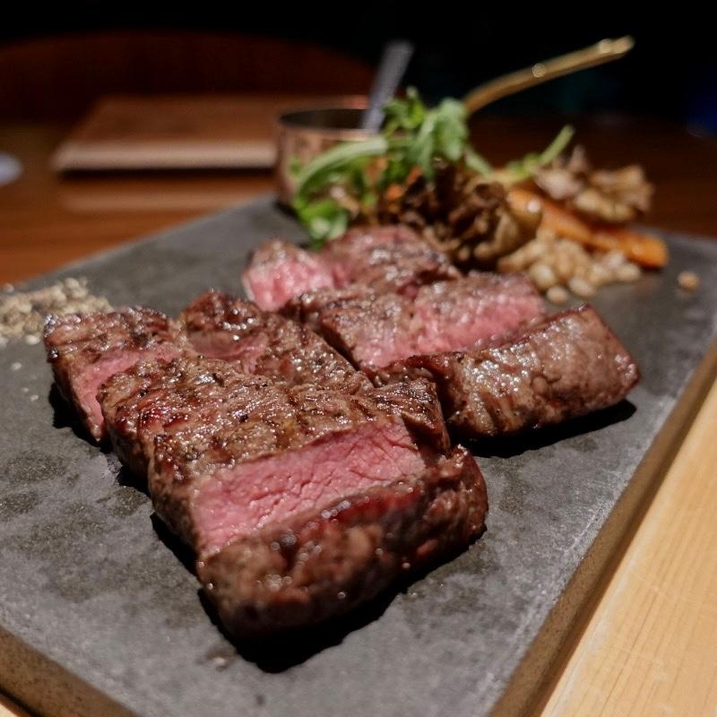 国産牛の薪グリル(リバーサイドキッチン＆バー | Riverside Kitchen&Bar)