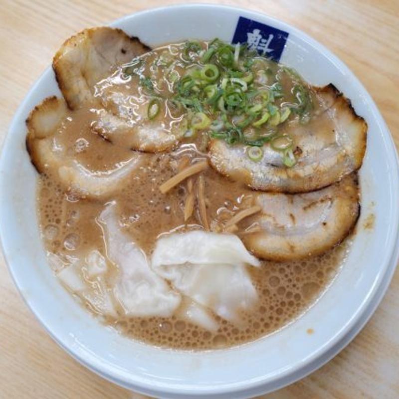 魁龍ラーメン(どトンコツラーメン 魁龍 博多本店)