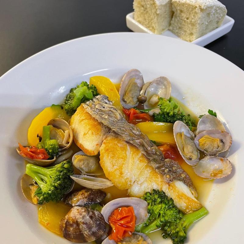 真鯛のアクアパッツァ(オークウッド)