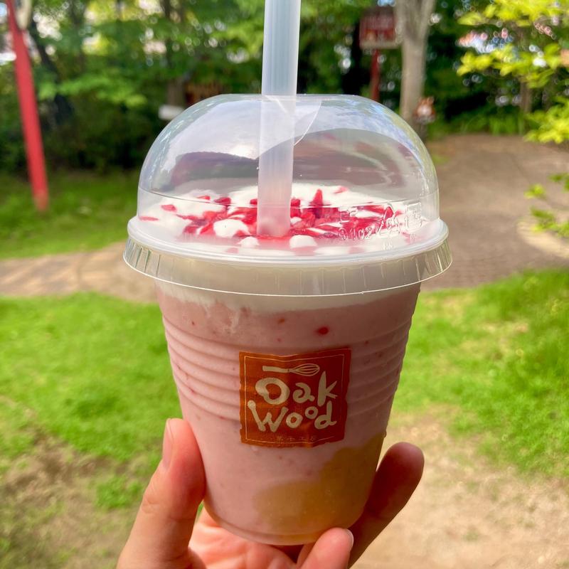 桃とラズベリーのミルクスムージー(オークウッド)