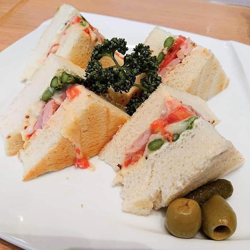 スモークチキンのホットサンド(横濱文明堂 伊勢佐木町一丁目店 + 文明堂茶館ル・カフェ)