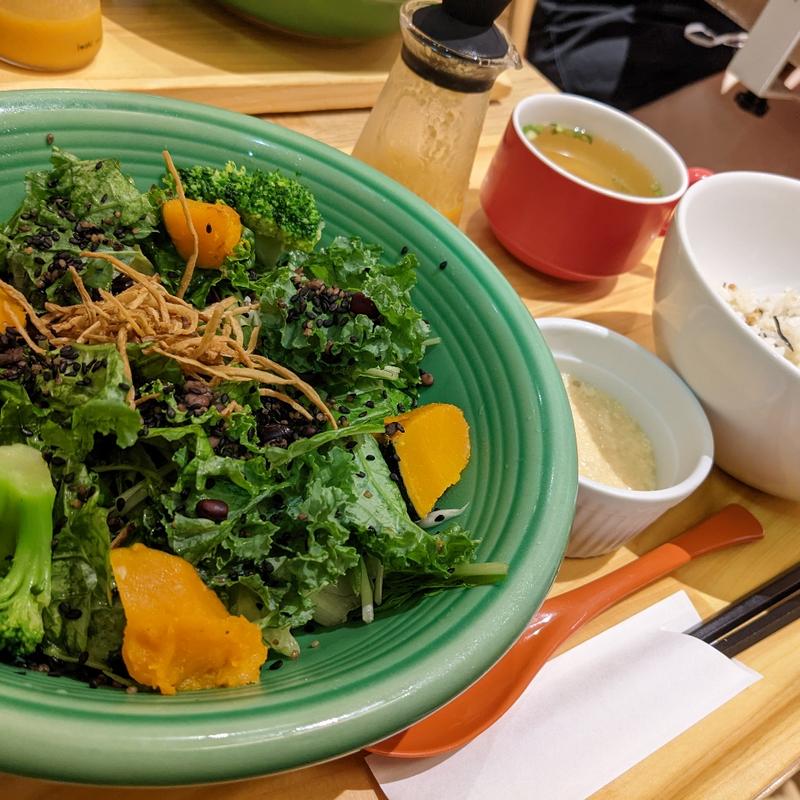 雑穀とカリカリごぼうのサラダ(おぼんdeごはん 東京スカイツリータウン・ソラマチ店)