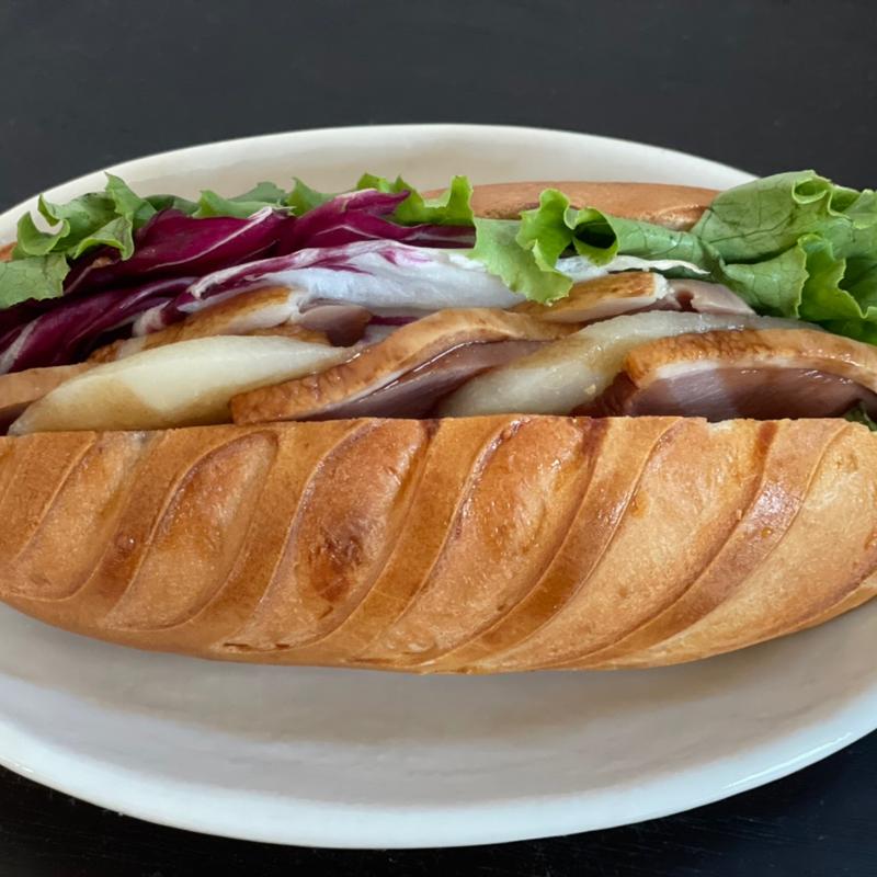 合鴨肉と洋梨のサンド(メゾンカイザー ボーノ相模大野店)