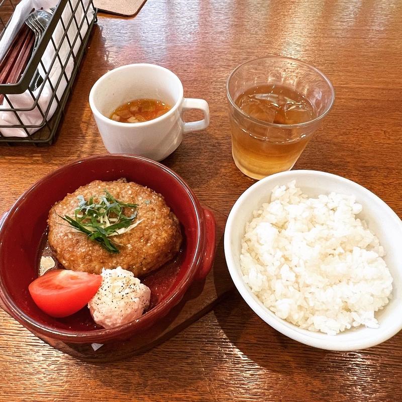 手ごねハンバーグ(Trattoria＆Bar Lucia)