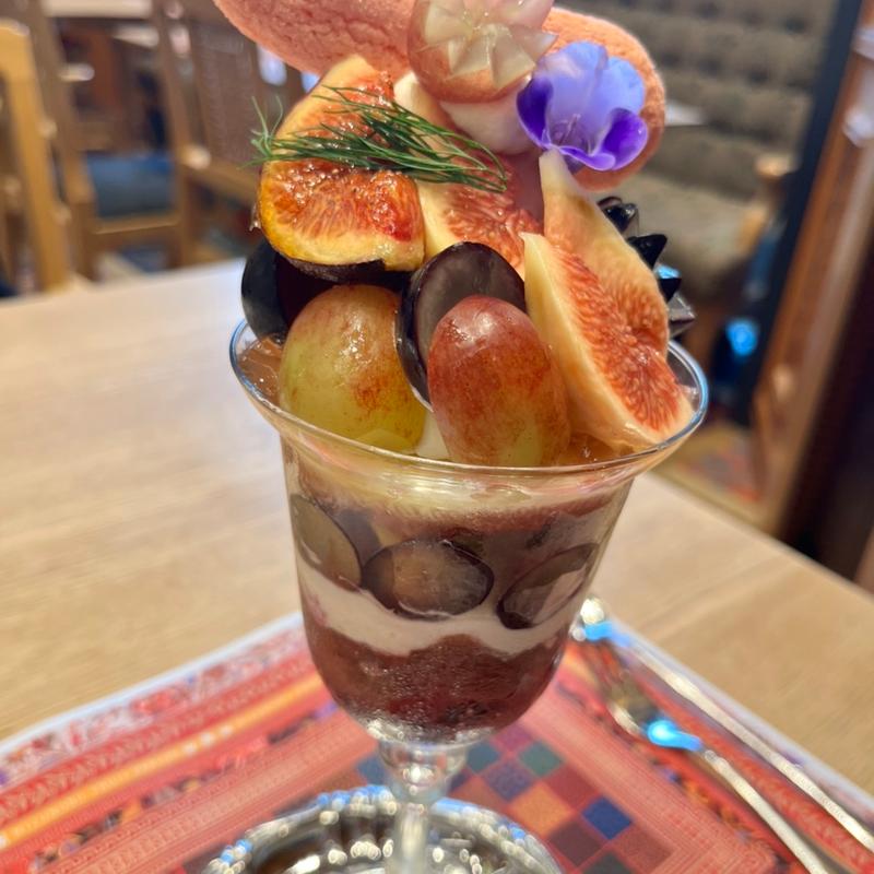 いちじくのパフェ(水信フルーツパーラー)