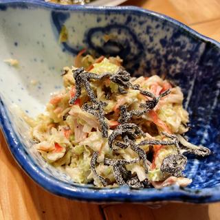 カニカマと塩昆布のコールスロー(大衆酒場 チャン栓チャン)