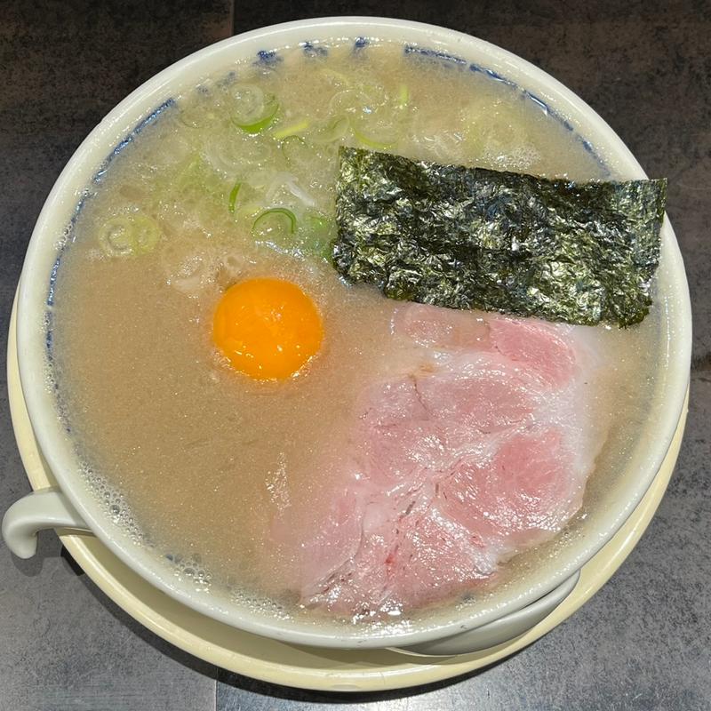 生卵入りラーメン(中洲川端きりん)