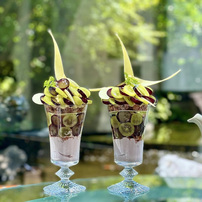 シャインマスカットと巨峰のブーケパフェ(ウェスティンホテル大阪 ロビーラウンジ )