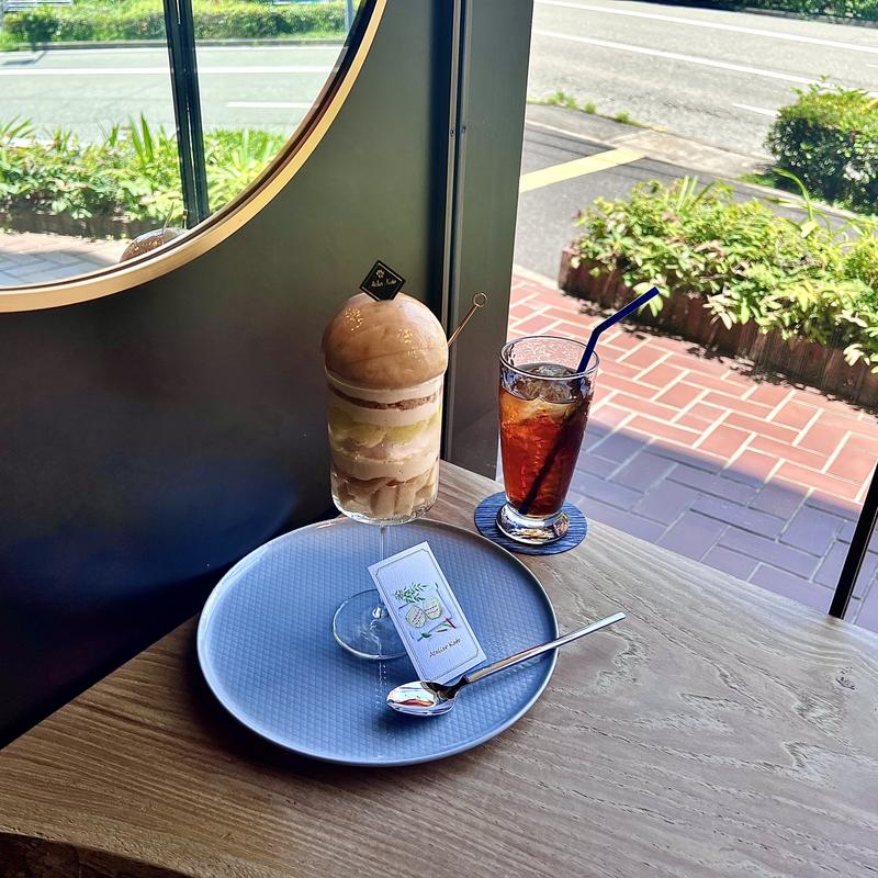 まるごと桃パフェ(Atelier Kato)