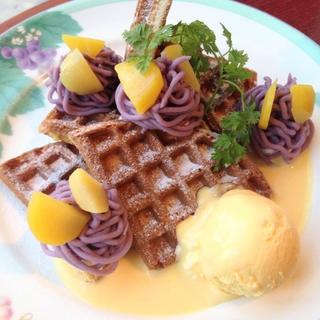 紫芋のモンブランと栗のwaffle(カフェドラパン)