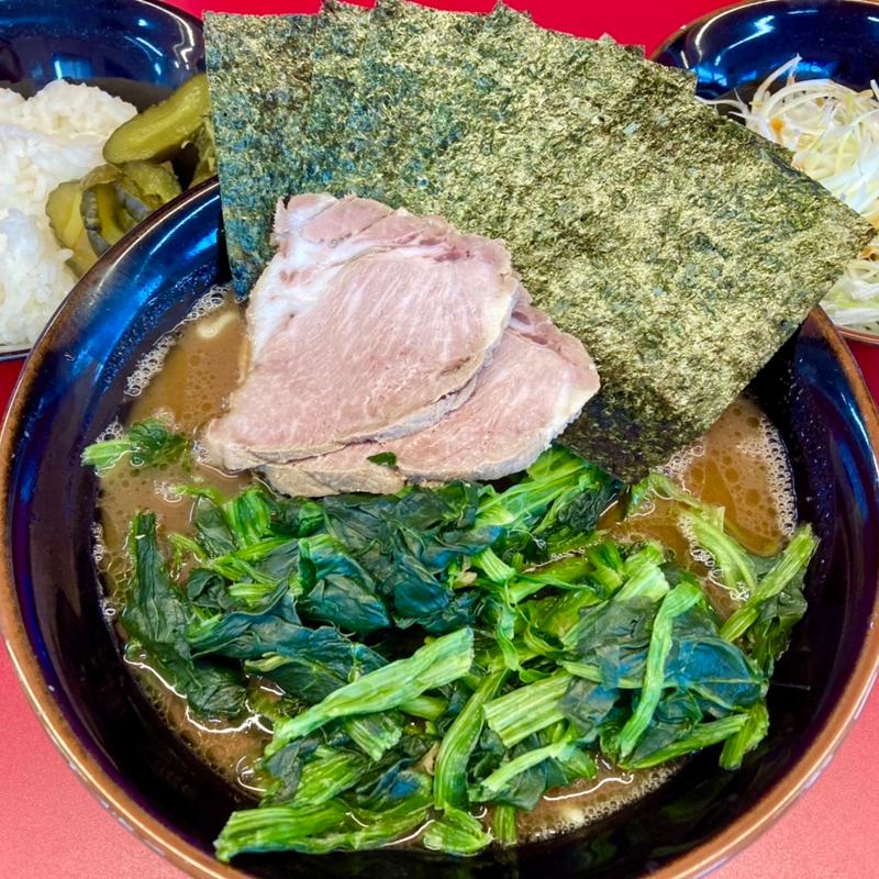丸喜ラーメン＋ほうれん草増し(家系らーめん佐々喜家)