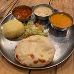 3色カレー（チーズクルチャ＆イエローライスに変更）(グルガオン)