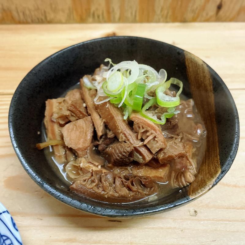 名物もつ煮込み（豆腐入り）(もつ焼きはじめ 中目黒)