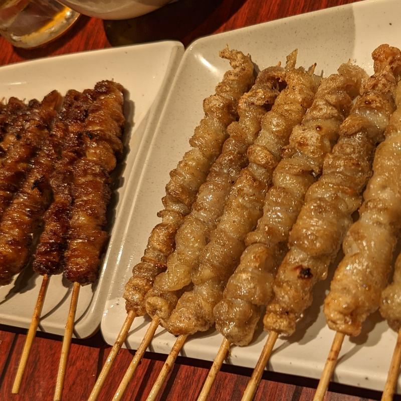 とり皮（タレ、塩）(博多とりかわ大臣 KITTE 博多串房)