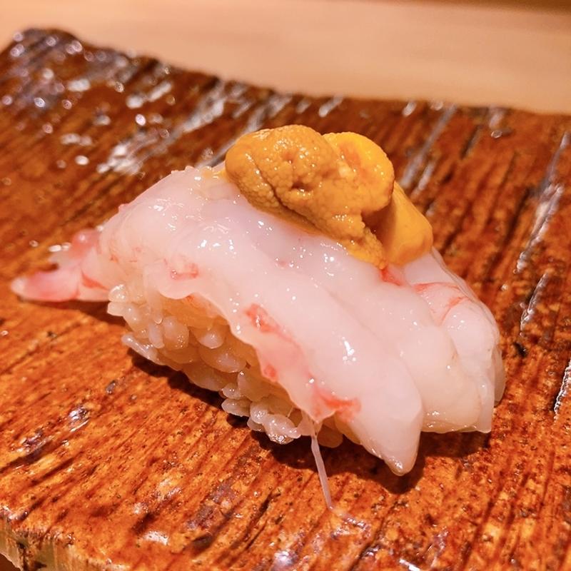 甘海老の雲丹のせ（おまかせコース）(鮨 やくしどう)