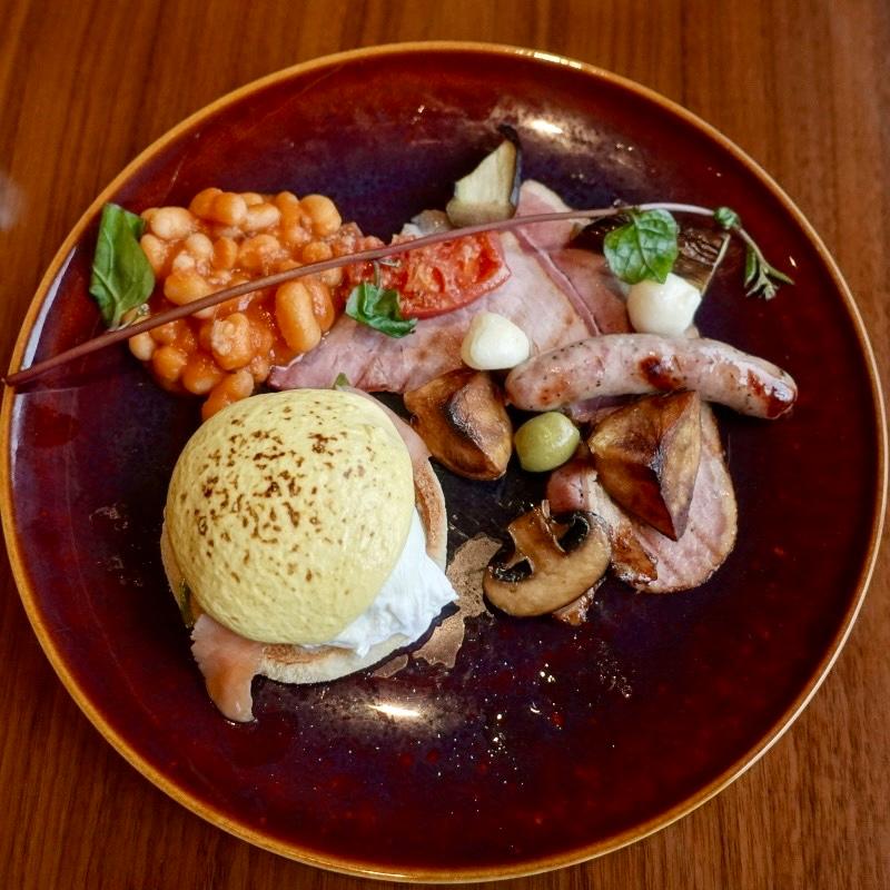 エッグベネディクト(リバーサイドキッチン＆バー | Riverside Kitchen&Bar)