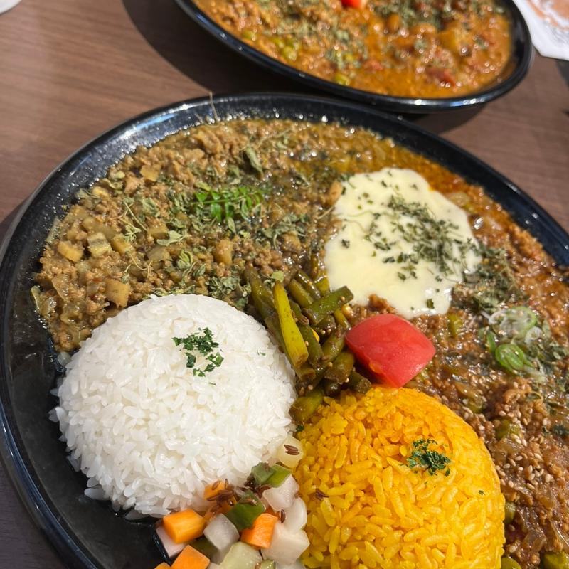 2種あいがけカレー(カオス スパイス ダイナー 京都新京極店)