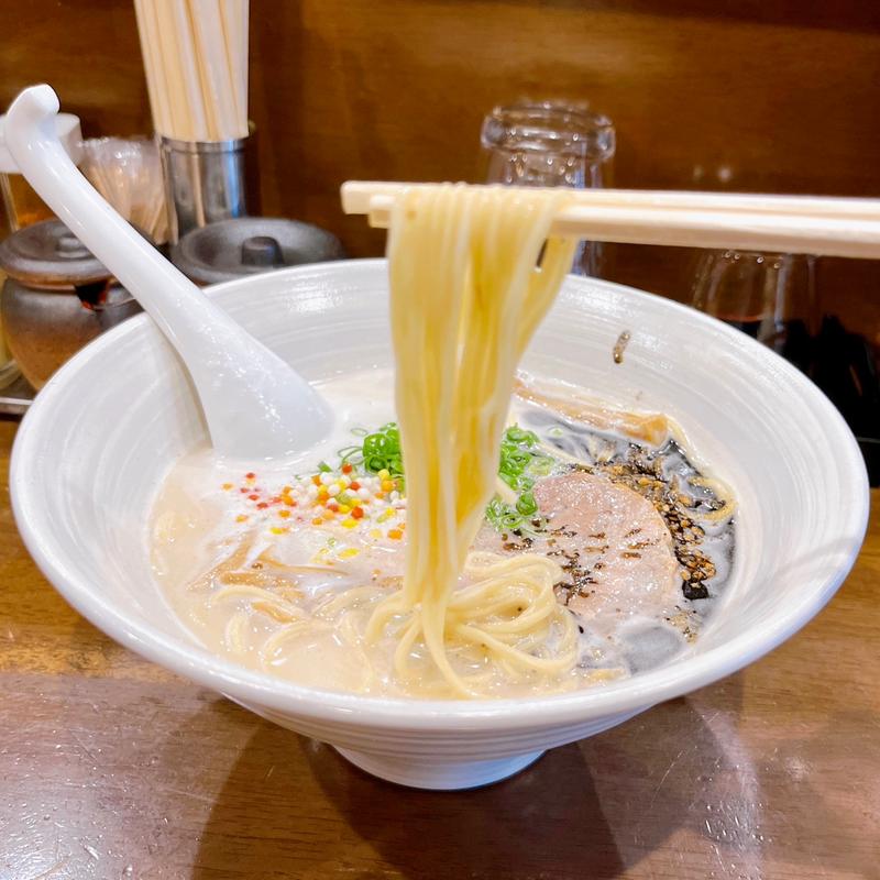 とんこつ黒(自家製多加水極太麺ISAMI)