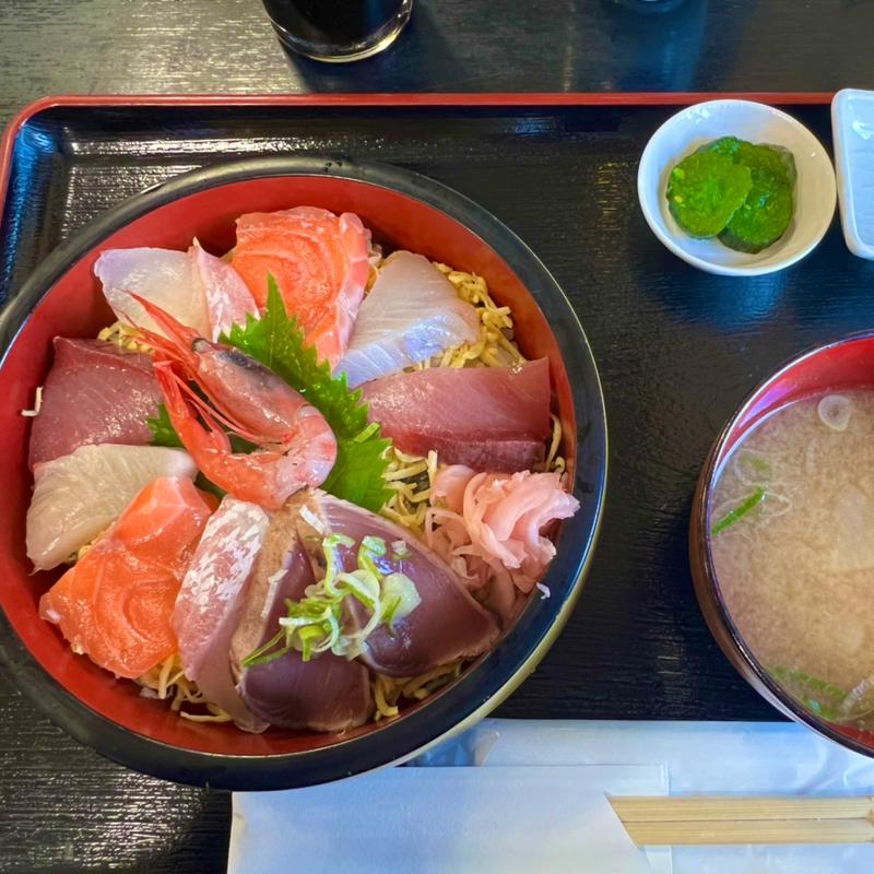 特上海鮮丼(お食事処　かいがん )