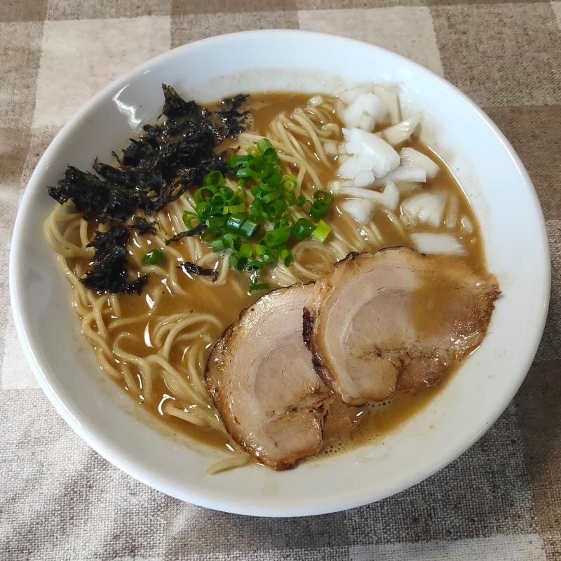セメント系濃厚煮干しラーメン(にぼちゃん)