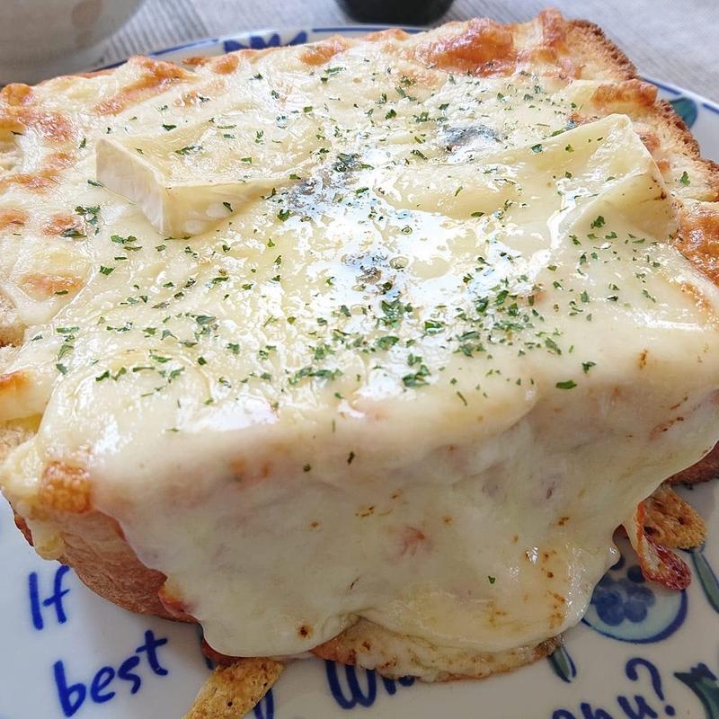 とろ〜り4種のチーズトースト(LUNAcafe)