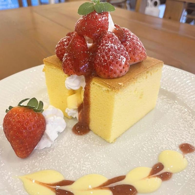 いちご生カステラ(カフェ アンジェ・フレーゼ )
