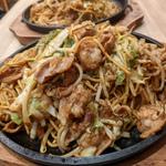 博多ホルモン焼そば（ソース）大盛(かな川 博多一番街店)
