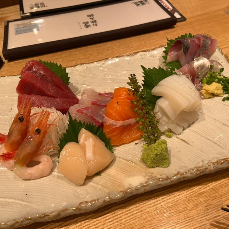 刺身盛り合わせ〈7点盛2～3人前〉(築地玉寿司 晴海通り店)