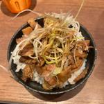 ミニチャーシュー丼(海老鶏麺蔵)