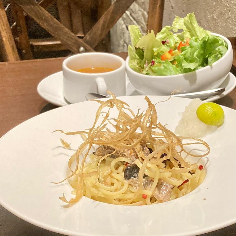 炙りサンマと秋ナスのオイルソース〜ささがきごぼうのチップス〜(金星パスタ なんばパークス店)