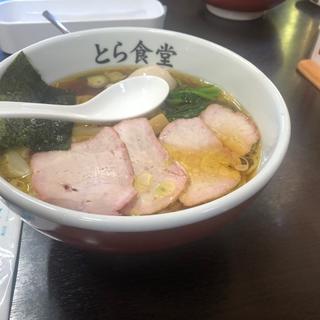 ワンタン麺(手打中華そば とら食堂)