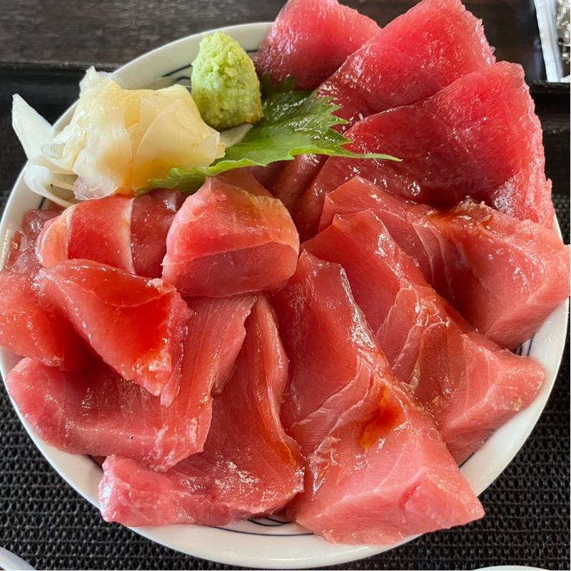 マグロ丼　日曜限定(小田保 場外店)