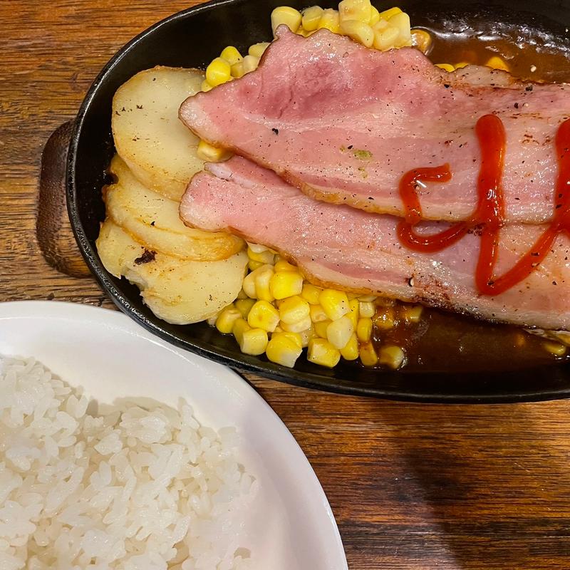 ベーコンエッグハンバーグ(軽食喫茶 山小屋)