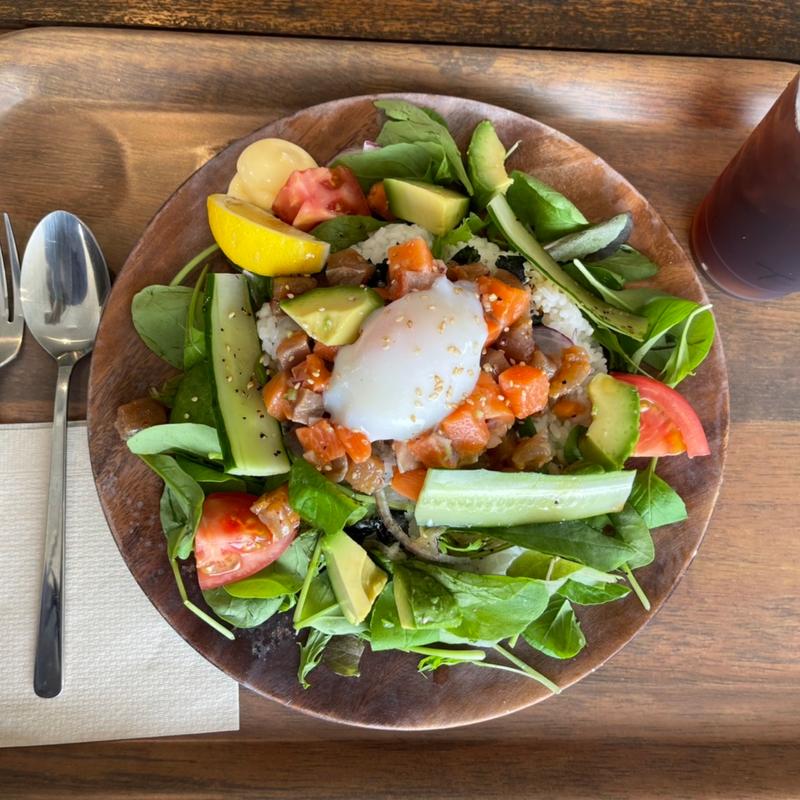 サーモンとマグロのポキライス(LAUMELIA)