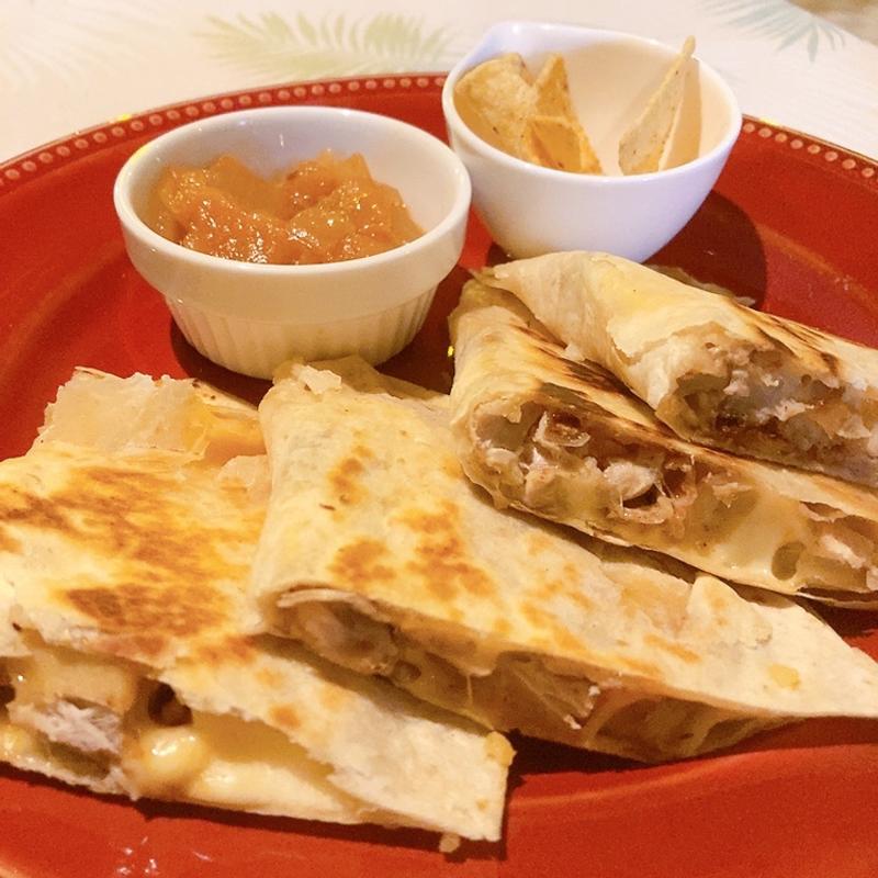 グリルチキンケーサディーヤ（ランチセット）(カフェ ラティーノ)