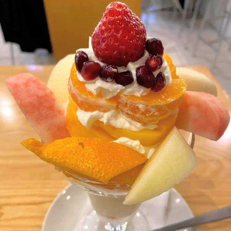 9種の果実の冬色パフェ(フルーツパーラーゴトー)