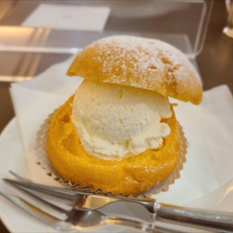 ハーフ＆ハーフシュー(カスタード＆生クリーム)(銀座ウエスト ベイカフェ ヨコハマ 横浜髙島屋)