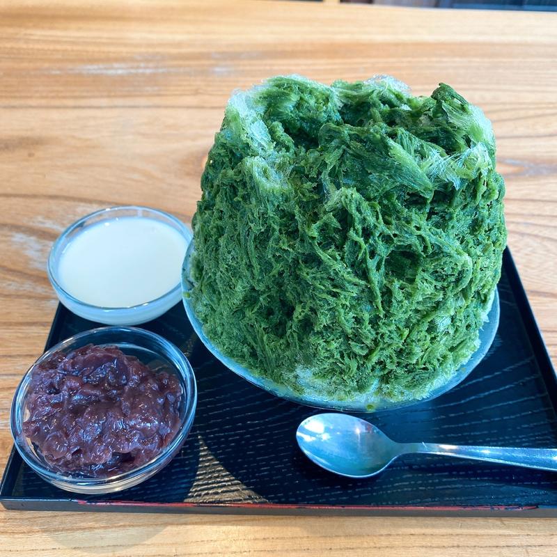 抹茶かき氷にあんこトッピング(和kitchen かんな （和キッチン かんな）)